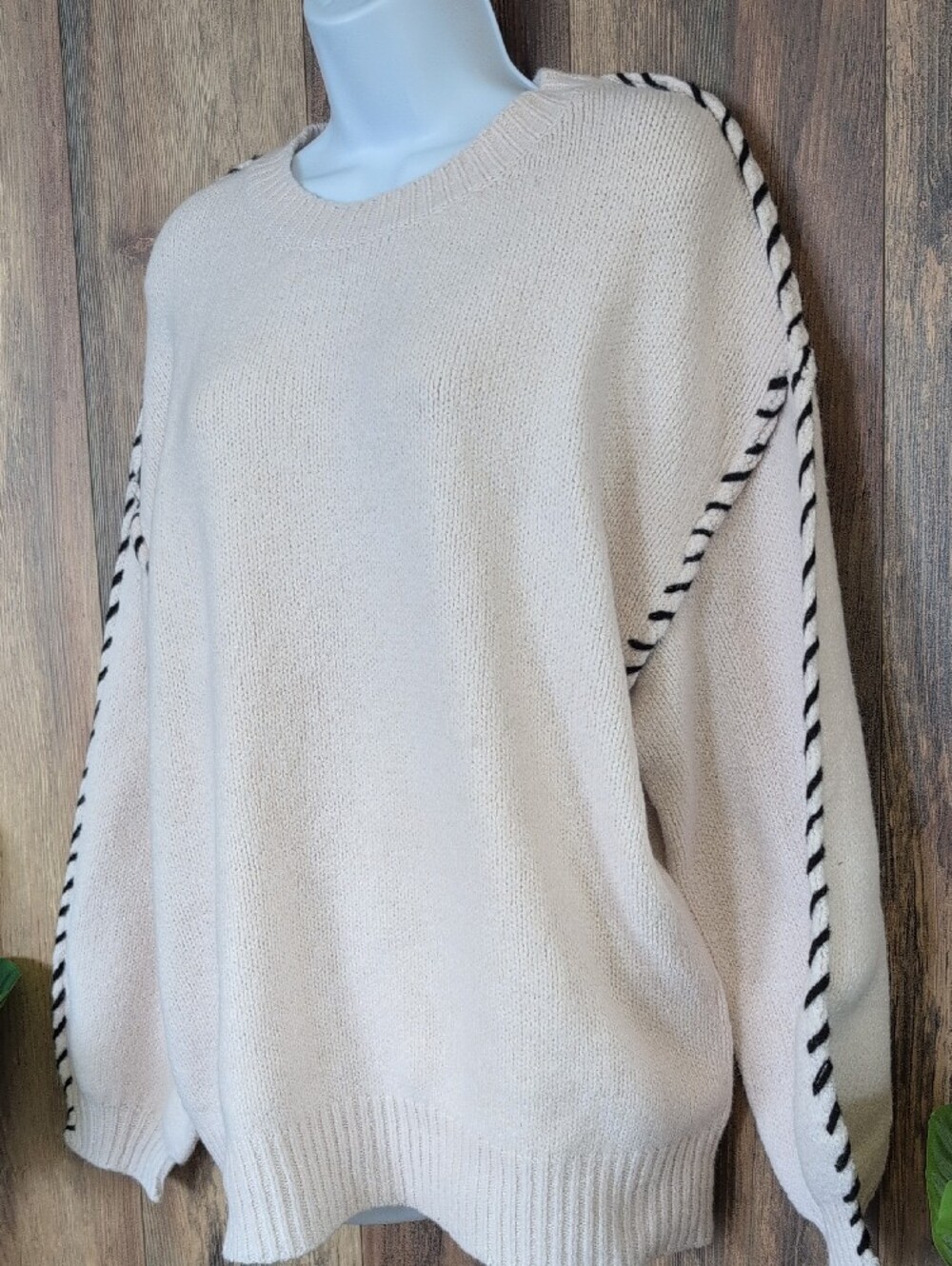 Women's Crewneck Sweater with Black Contrast Trim M     784A